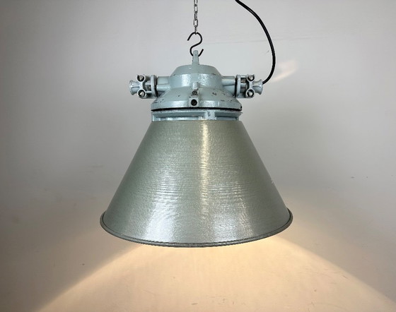 Image 1 of Lampada industriale antideflagrante con paralume in alluminio di Elektrosvit, anni '70