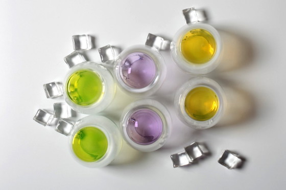 Lot de 6 verres à jus Amita vintage / Jaune, vert et violet / Grèce / Années 2000 – Amita Juice (photo 2 of 5)