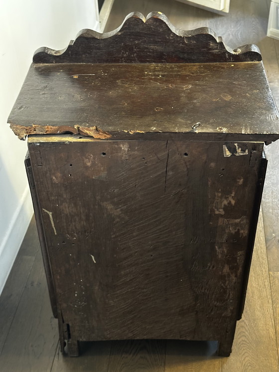 Image 1 of Vetrina in legno massello intagliato in stile Luigi XV, inizio XIX secolo