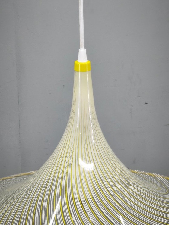 1970er Guzzini Meblo Trumpet Space Age Pendelleuchte, Italien – Kronleuchter, Plastic (photo 5 of 11)