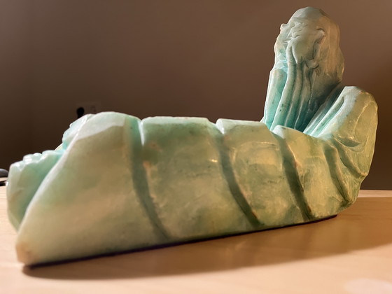 Image 1 of Sculpture décorative en albâtre d'Asie "Empty Pocket" (poche vide)