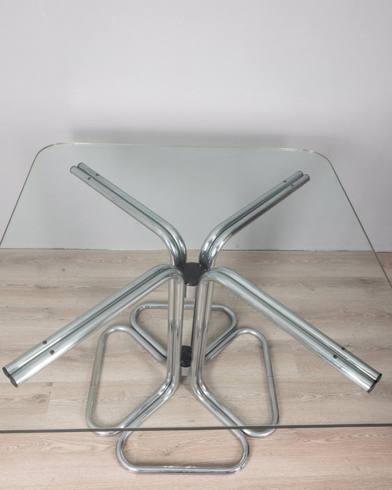 Image 1 of Vierkante tafel uit de jaren 70 in verchroomd metaal en glas Italiaans ontwerp