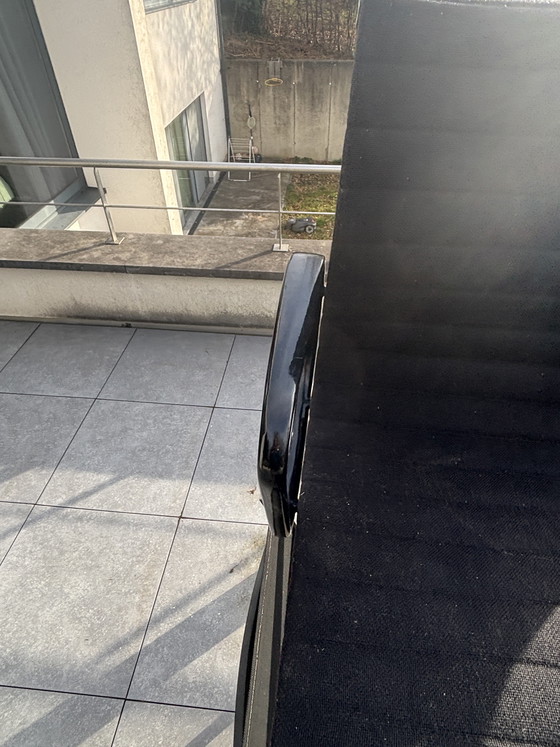 Image 1 of Vitra EA 107 en EA117 stoelen