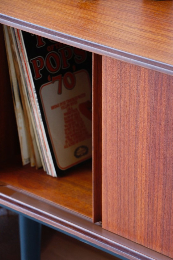 Image 1 of Mobiletto vintage in vinile con piano in teak (anni '60)