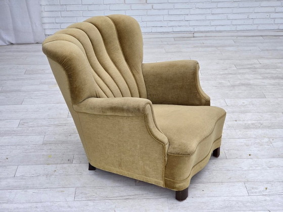 Image 1 of Poltrona danese, anni '60, velluto verde, legno di quercia.