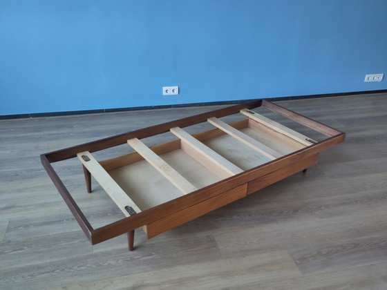 Image 1 of Divano letto vintage con cassetti in legno di teak.