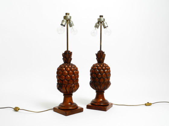 Image 1 of Pareja de grandes lámparas de sobremesa "Piña" de madera de pino teñida, muy decorativas, de estilo Mid Century Modern.