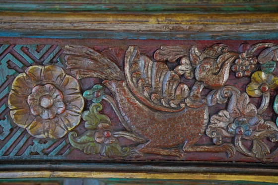 Großer indonesischer Schrank aus polychrom geschnitztem Holz – Aufbewahrungsschrank, Wood (photo 4 of 5)