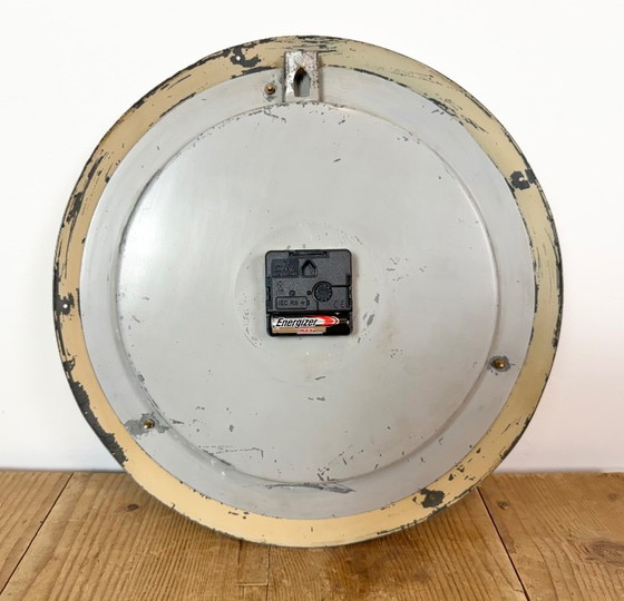 Horloge murale industrielle beige de Siemens, années 1950 – Pendules, Glass, Iron (photo 15 of 16)