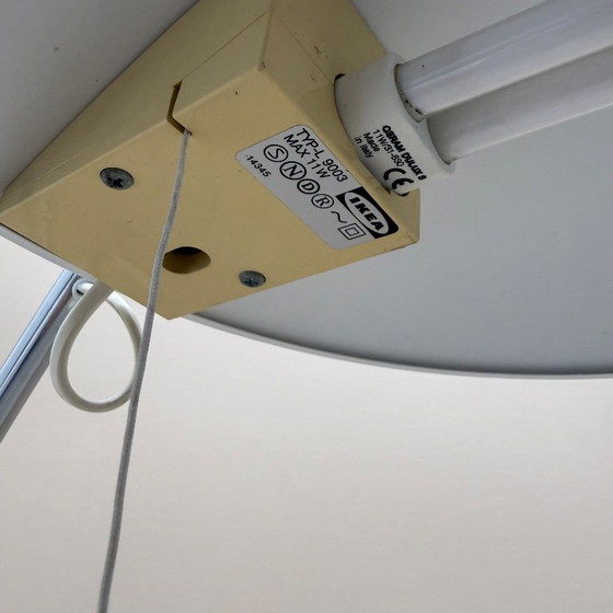 Tafellamp met gebogen arm en witte kap, Ikea, Tafellampen, Metaal, Chroom, Modern (foto 12 van 15)