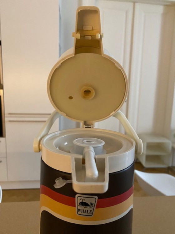 Image 1 of Space Age Metro Whale Thermosfles gemaakt in Taiwan uit de jaren 60/70