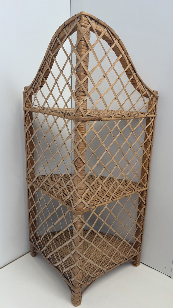 Image 1 of Armadietto angolare in rattan d'epoca portaspezie da cucina / armadietto per piante