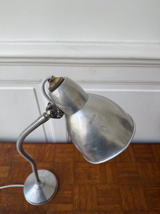 Image 1 of Vintage industriële bureaulamp uit de jaren 50 van aluminium met verstelbare arm.