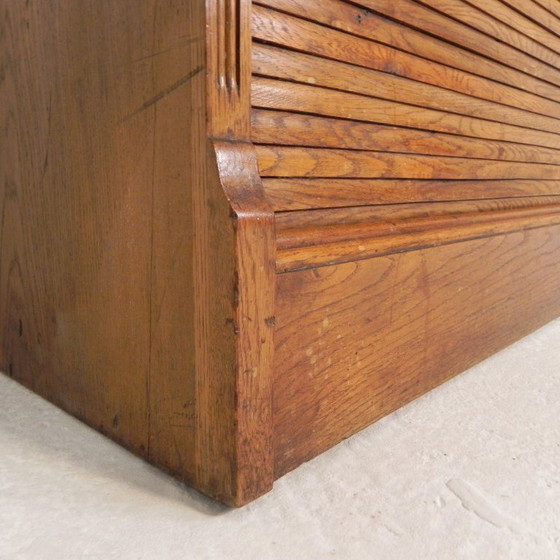 Image 1 of Cassonetto per tapparella alto 229 cm con due ante una sopra l'altra, anni '30