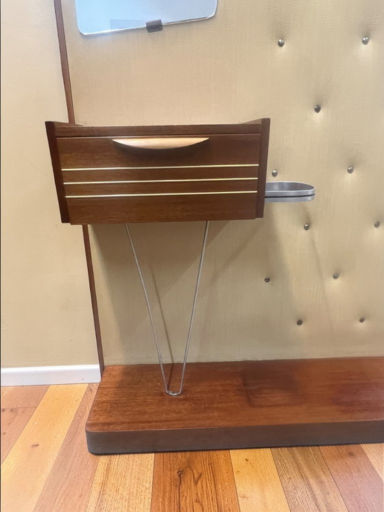 Image 1 of Century Garderobe mit Spiegel & Ablage – 50er 60er Vintage Flurgarderobe Holz Messing Hutablage Rockabilly-Wandgarderobe 