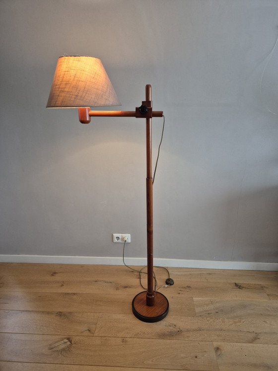 Image 1 of Vintage verstelbare houten vloerlamp jaren '70 – Scandinavische stijl