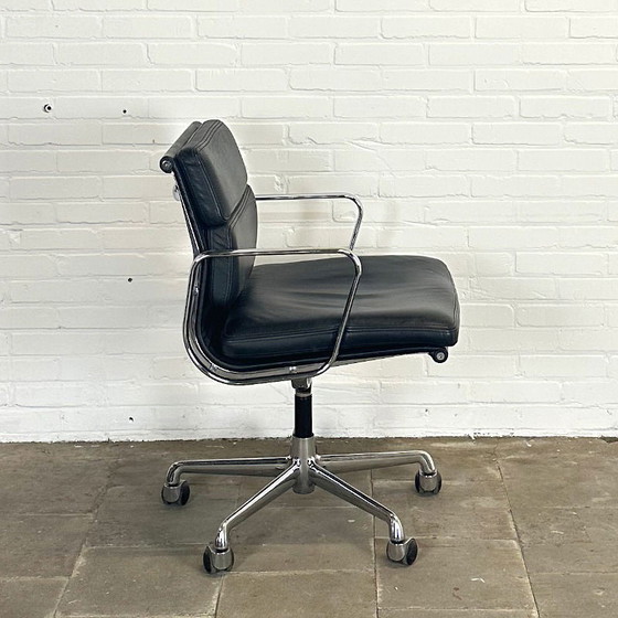 Image 1 of Vitra EA 217 Soft Pad Swivel Chair