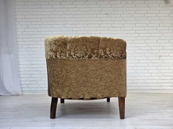 Image 1 of Canapé danois 3 places des années 1960, velours d'ameublement vert, pieds en bois de frêne