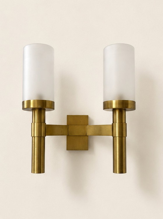 Image 1 of Vintage dubbele wandlamp, messing en mat glas, van Perzel, Frankrijk 1950.