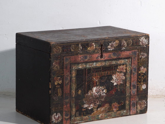 Baúl antiguo pintado en madera de pino – China, circa 1900 – Armarios de almacenamiento, Iron (photo 2 of 40)