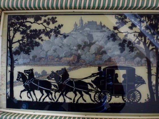 Image 1 of Vassoio vintage con l'immagine della silhouette di una carrozza trainata da cavalli.