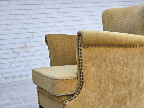 Image 1 of Fauteuil danois des années 1960, velours d'ameublement jaune miel, état d'origine.