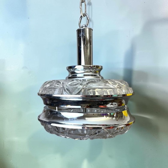 Lampada a sospensione in stile moderno italiano a forma di UFO, con vetro tagliato e cromo, anni '70. (photo 6 of 15)