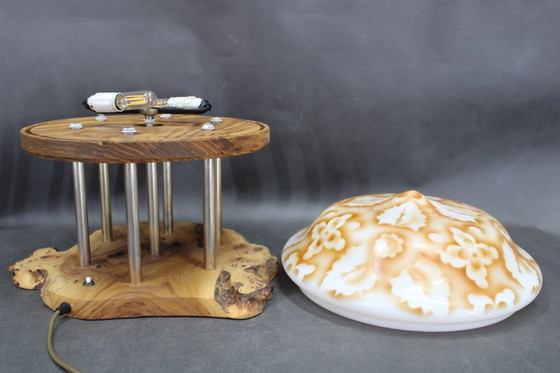 Image 1 of Lámpara de sobremesa contemporánea de madera con pantalla de cristal