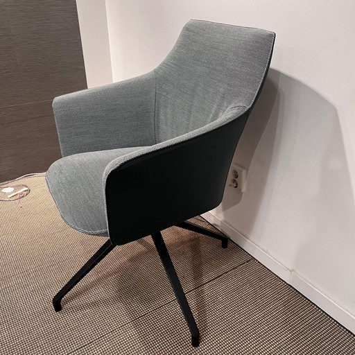 Leolux Mara dining chair