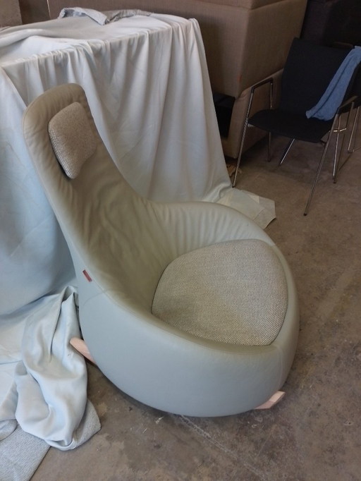 Mecedora DIM SUMS de Montis, diseñada por Simon Pengelly