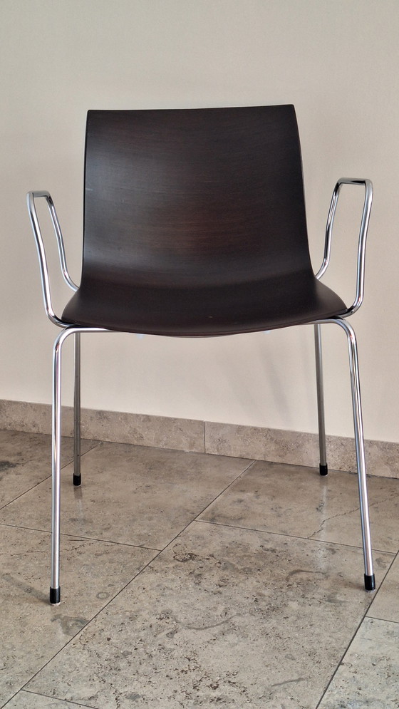 Image 1 of 4x Arper Catifa 46 chairs with armrests and wooden shell.