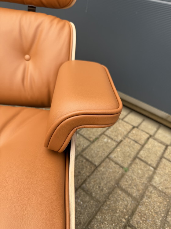 Image 1 of Poltrona lounge Vitra Eames XL + poggiapiedi, in pregiata pelle nera e palissandro Santos. NUOVA!!