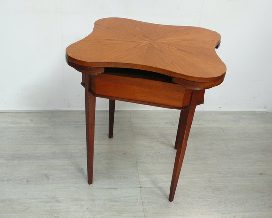 Image 1 of Antico tavolo da cucito con tavolo da gioco girevole a forma di trifoglio, circa 1900