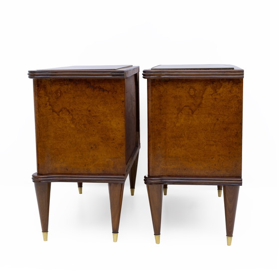 Image 1 of Paire de tables de nuit italiennes modernes du milieu du siècle en noyer et racine de thuya, années 1950