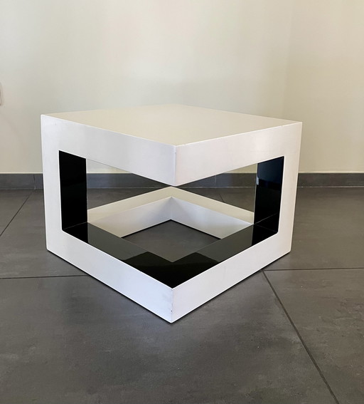 2 x white/black geometric tables 40 x 40, lacquered wood.