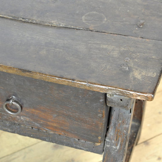 Image 1 of Mesita auxiliar española de roble, siglo XVIII.