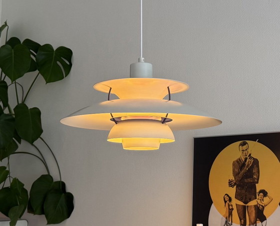 Lampada a sospensione danese Louis Poulsen PH5 di Poul Henningson – Lampade a sospensione, Aluminium (photo 9 of 38)
