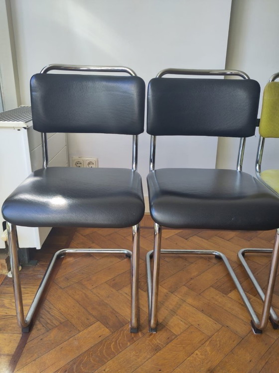 Image 1 of Set van 6 Dutch Originals Gispen Buisframe Eetkamerstoelen (zwart, groen, grijs/blauw)