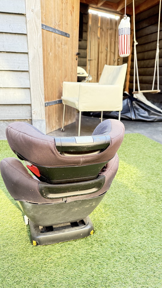 Image 1 of Maxi-Cosi FeroFix Car Seat For Sale