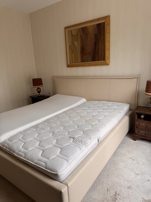 Kunstleder-Bett Creme – tweepersoonsbedden, Skai (photo 2 of 8)