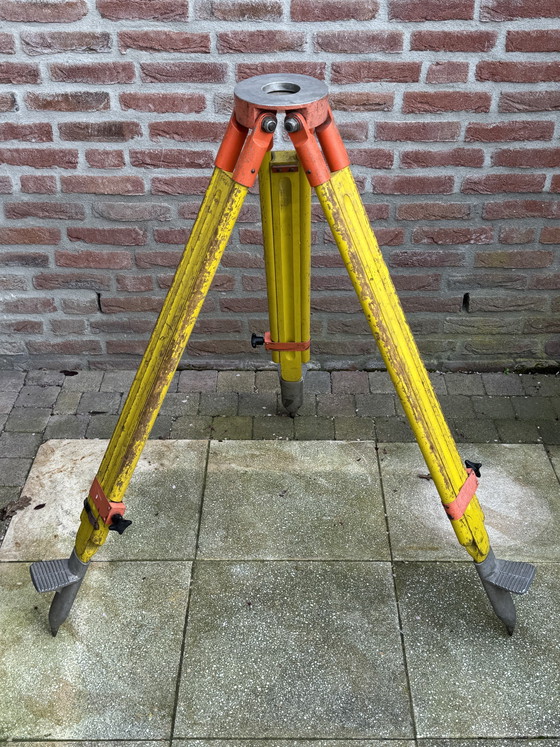 Image 1 of 💡 Lampadaire industriel chargé d'histoire | La précision suisse rencontre l'éclairage scénique néerlandais