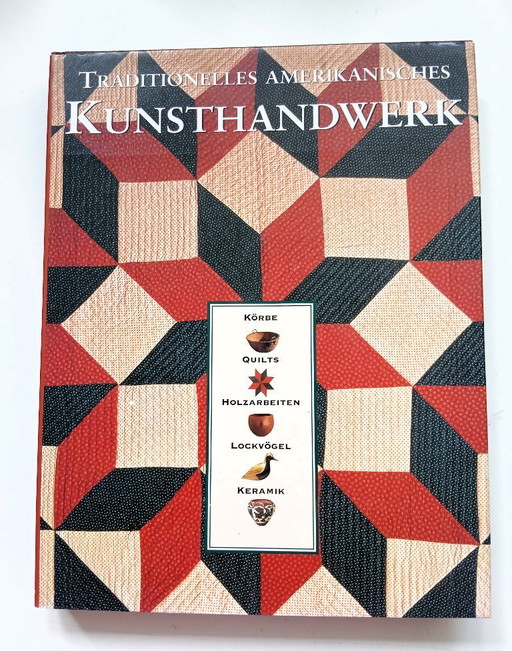 (W036) Traditionelles amerikanisches Kunsthandwerk – Quilts, Körbe, Holzarbeiten, Lockvögel und Keramik in einem