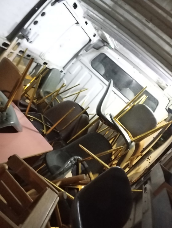 Image 1 of Chaises de style milieu du siècle en Sky vintage disponibles en gris et marron