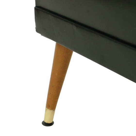 Image 1 of Reposapiés Patas Cónicas Estilo Chesterfield