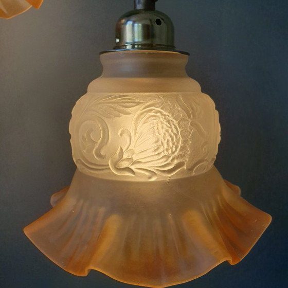 Image 1 of Set di lampade a sospensione antiche in vetro. Forma floreale/a fiore in vetro satinato.