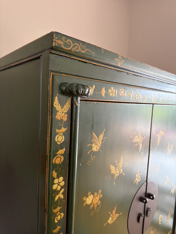 Image 1 of Chinese bruidskast groen met goudkleurige vlinders en bloemen
