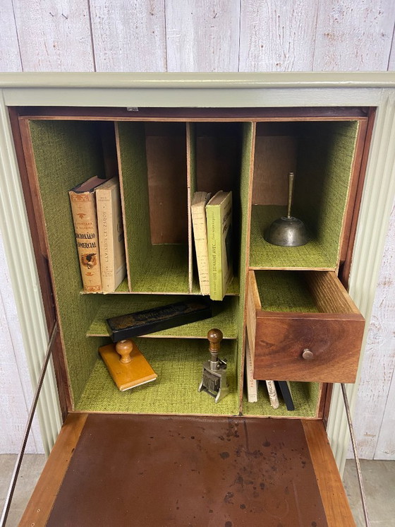 Image 1 of Secretaria de la década de 1950