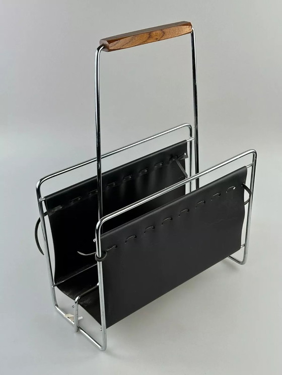 Image 1 of Revistero de metal de teca de los años 60 y 70 con diseño de mediados de siglo.