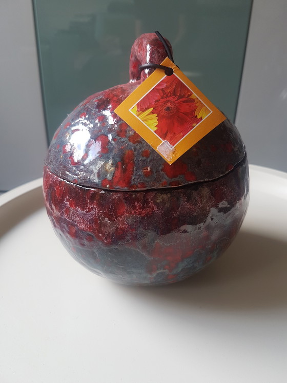 Image 1 of Maceta o urna grabada