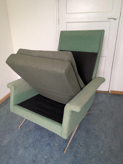 Poltrona anni '60; rivestimento: tessuto feltro